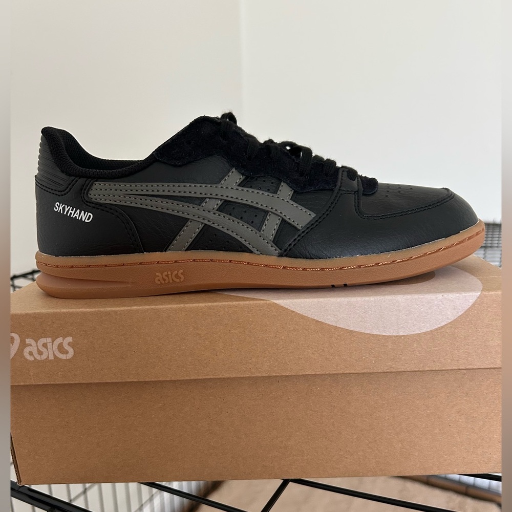 ASICS Skyhand OG Sneaker - Black / Grey / Gum